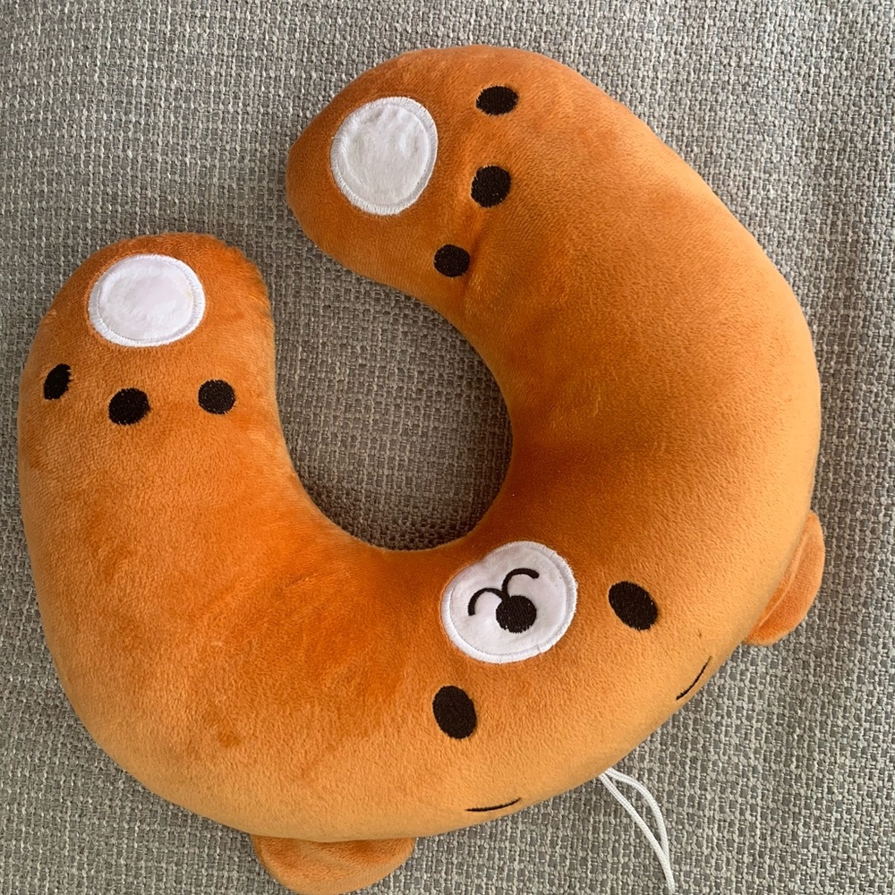 Travel pillow (barely used)